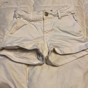 Aeropostale whit shorts. Size 00. High rise midi.